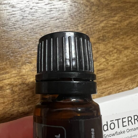 Doterra Balsam Fir Essential Oil 5ml & Snowflake Ornament- Brand New Exp 07/2028 - Picture 4 of 4
